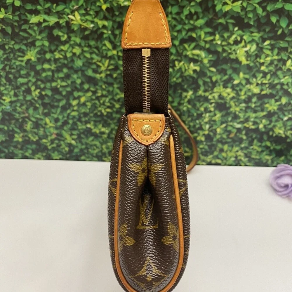 ❤️‍🩹SOLD❤️‍🩹 Louis Vuitton Eva Monogram Chain Clutch Purse Crossbody (AA3102) - Picture 7 of 16